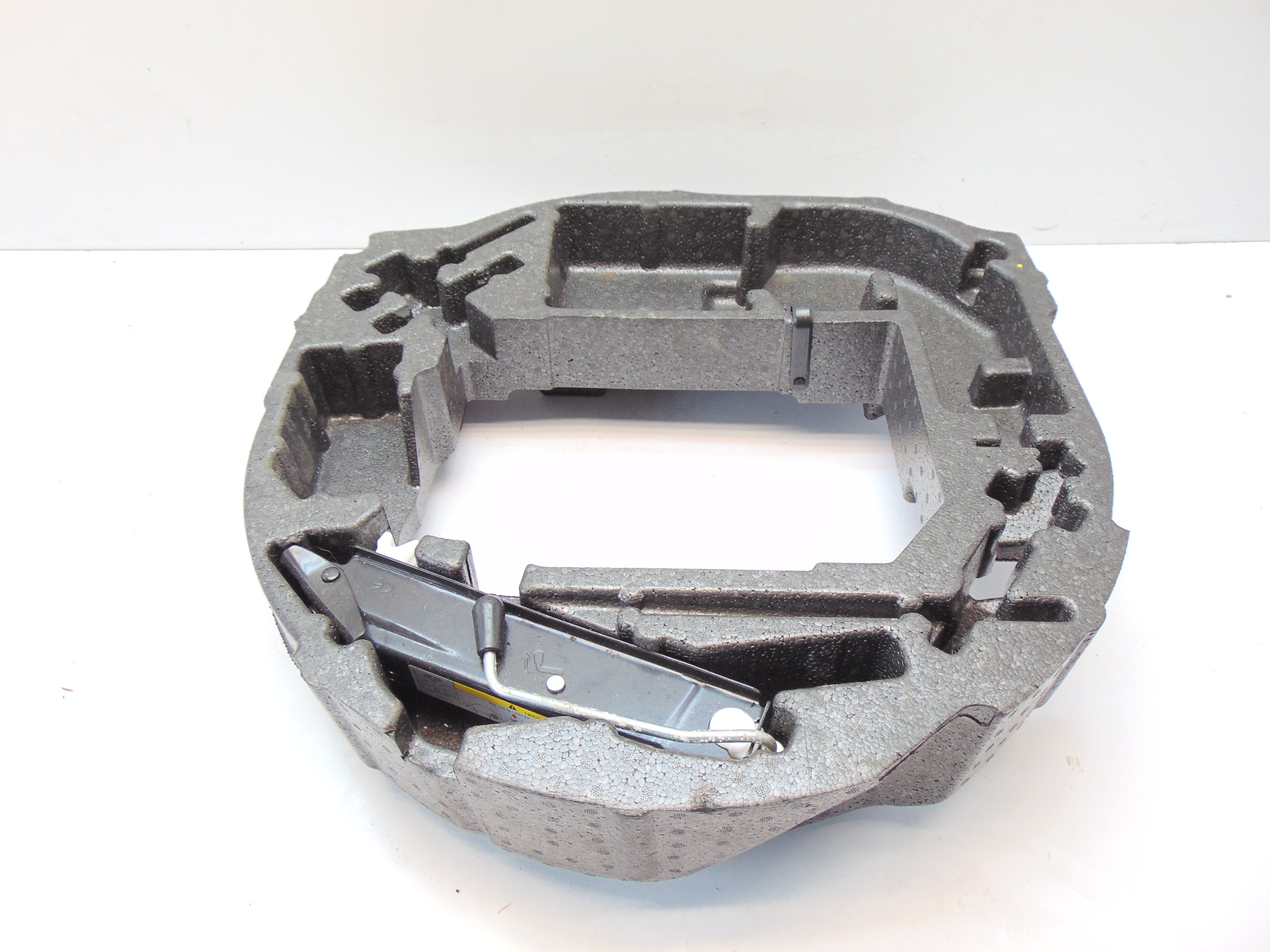 TYRIOPIAN CONTRIBUTION OF AUDI LEADER A1 8X 8X0012109 6R0011031H
