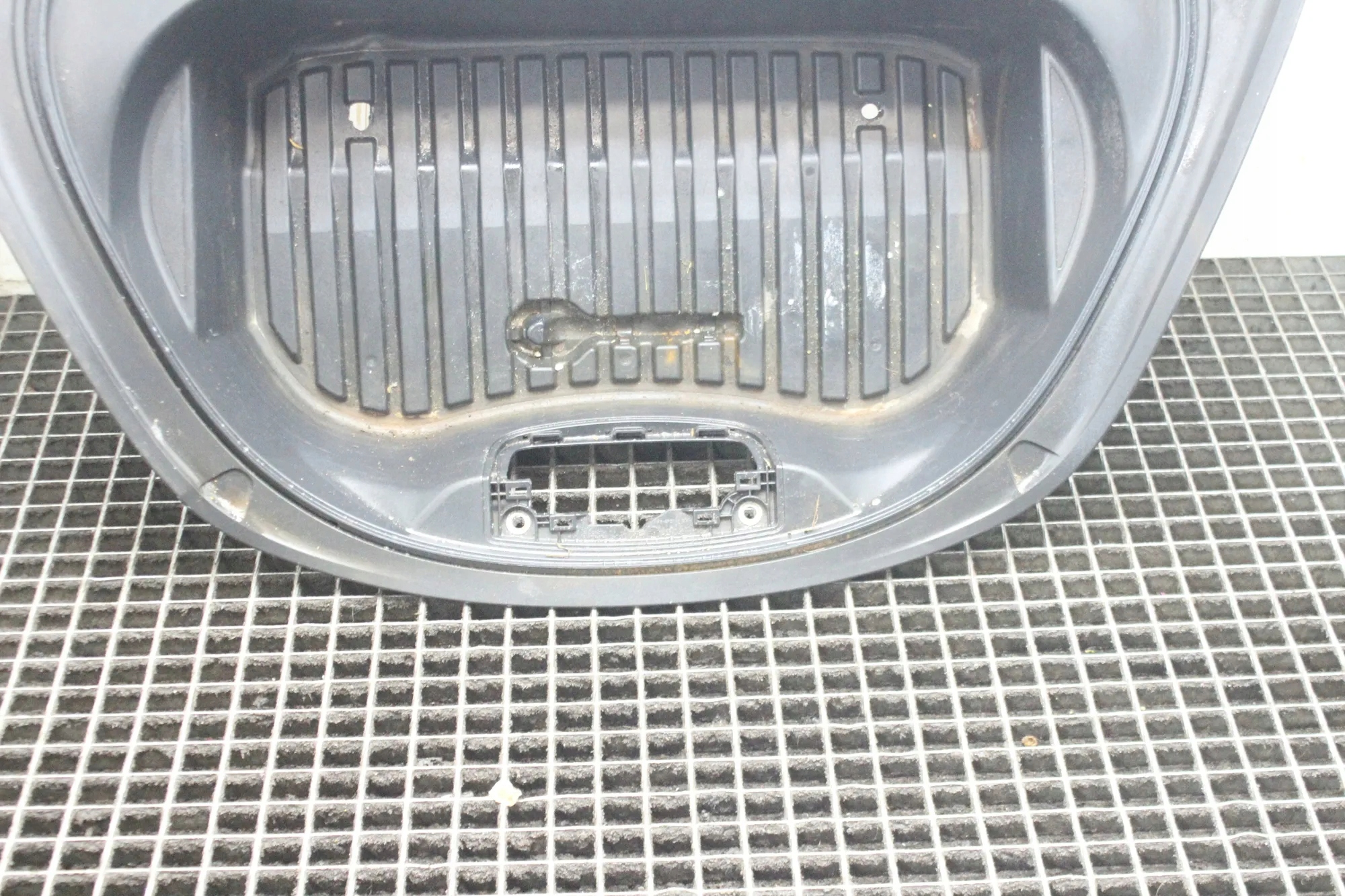 Dekorlist bagagelucka Tesla Model 3 152673800B 32383186 208kw 2020 image 3