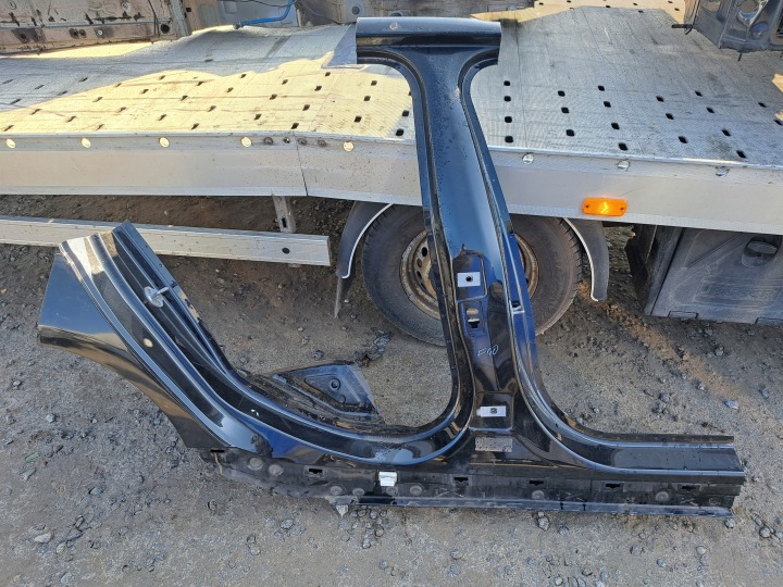 Oikea takakulma kynnys pilari BMW 1 F40 475