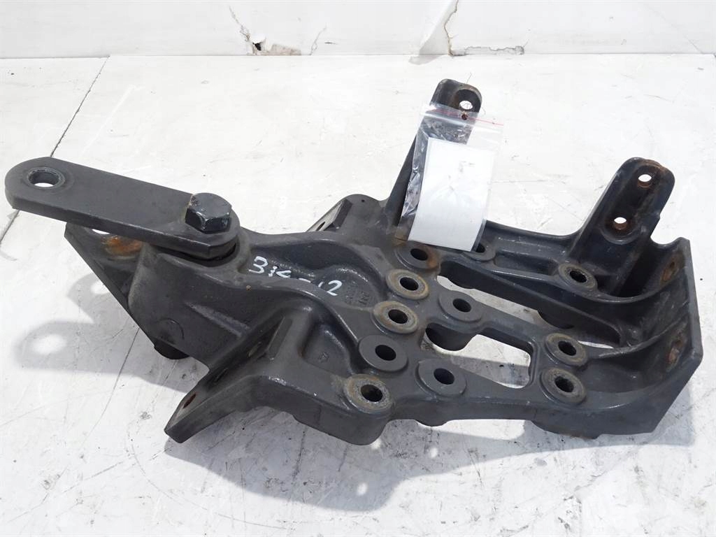 Resoorbevestiging achter links Mercedes Actros MP4/MP5 A8603223341 image 2