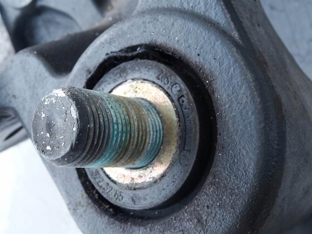 Resoorbevestiging achter links Mercedes Actros MP4/MP5 A8603223341 image 4