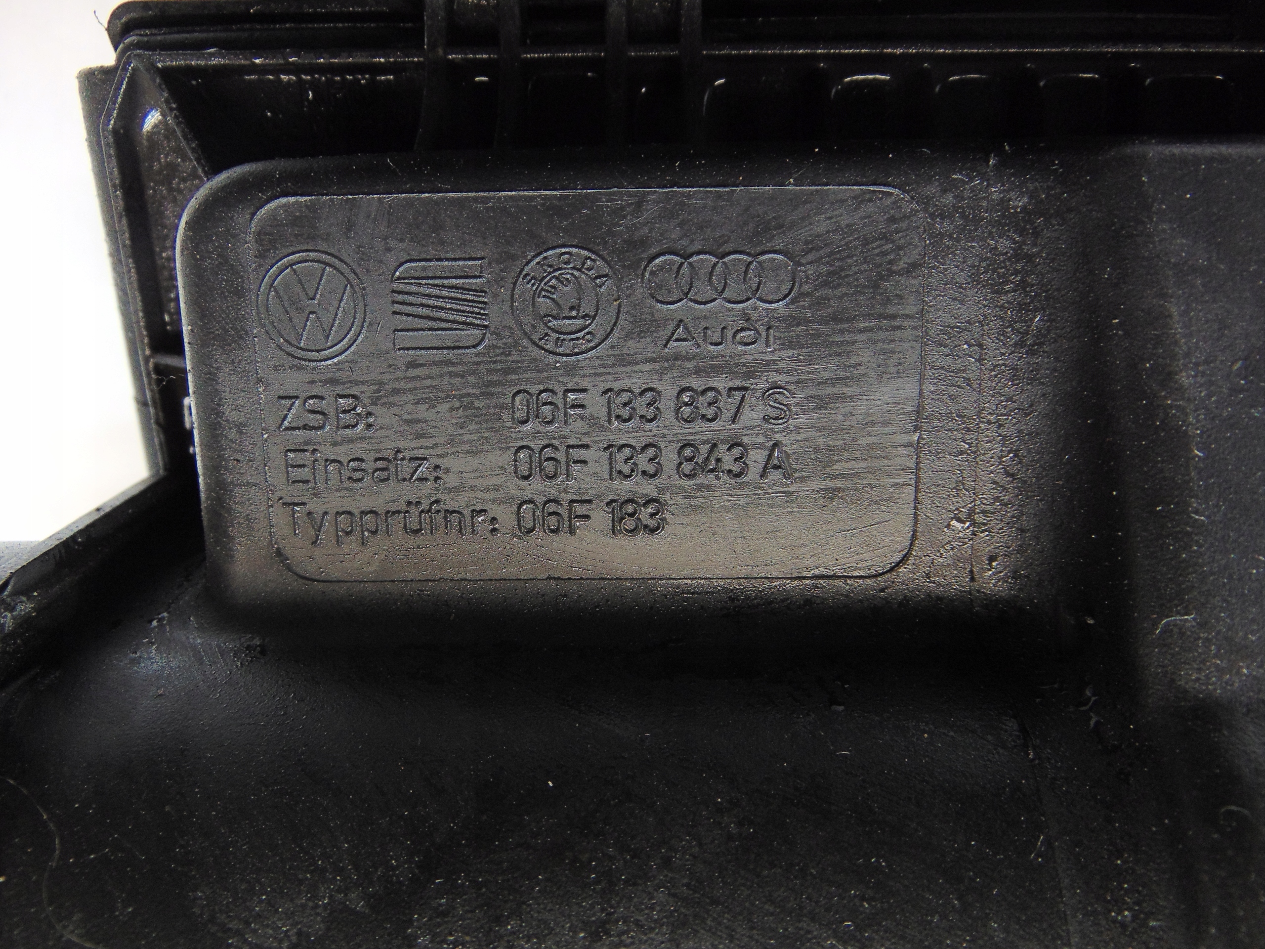 Cubierta superior motor Audi 06F133837S image 5