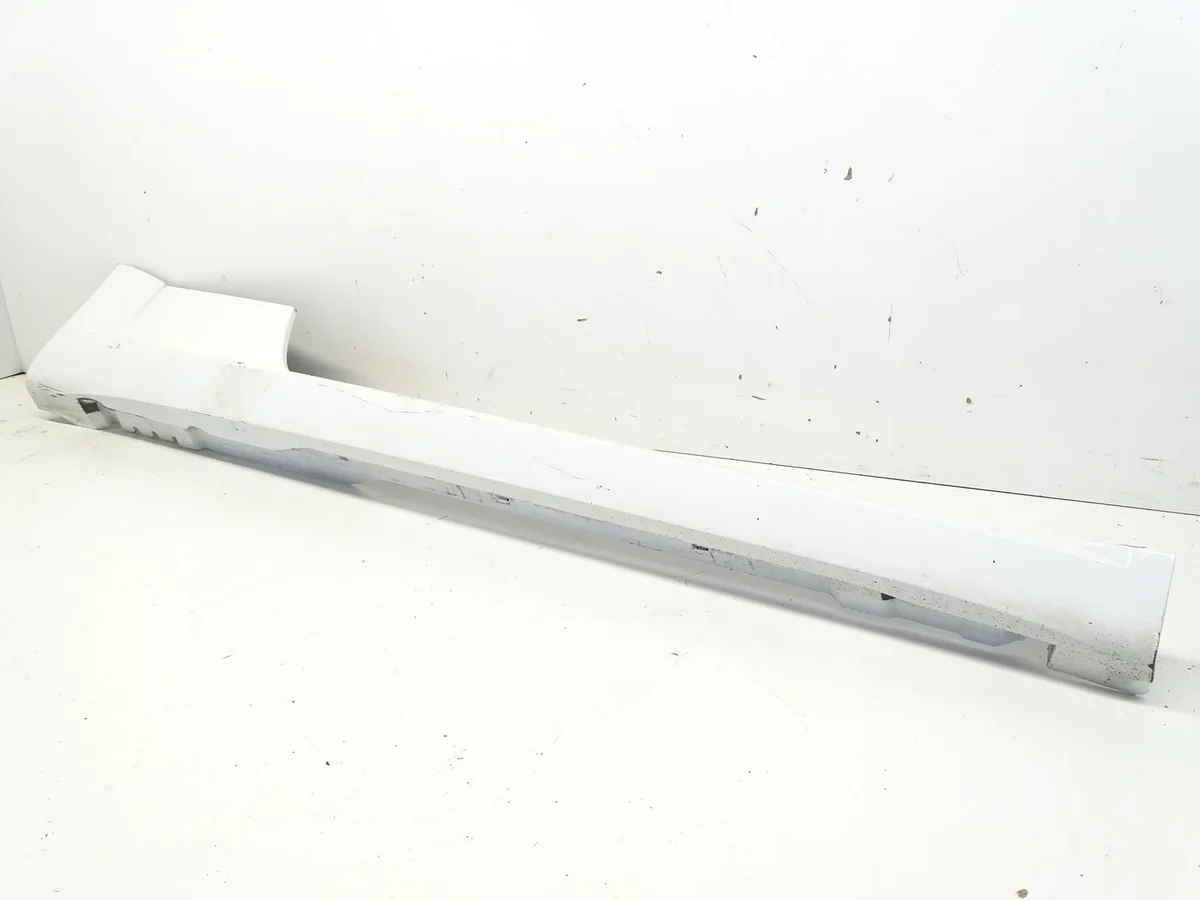 Audi TT 8S kynnyslista oikea 8S0853856C