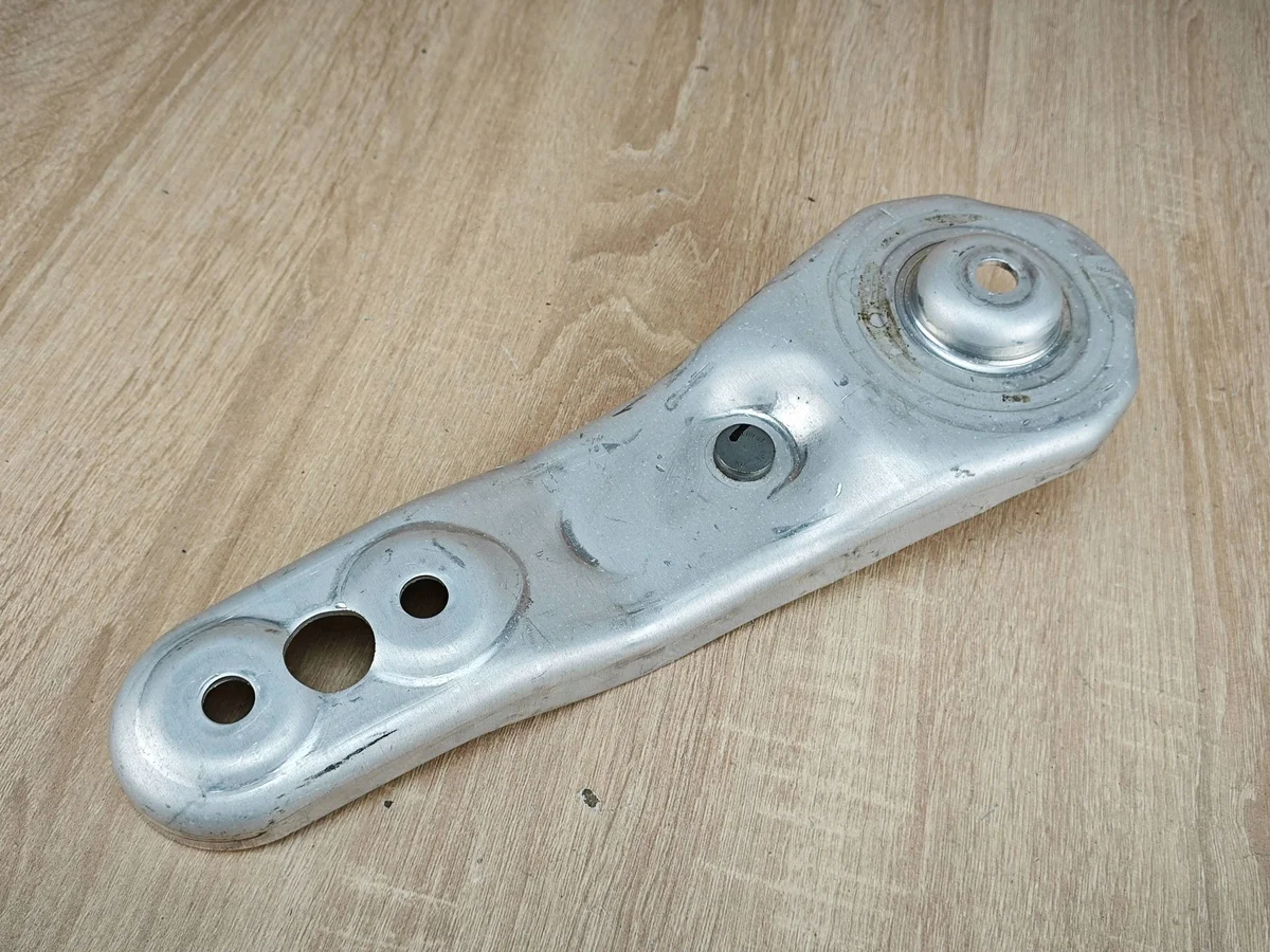 Stödbalk bak BMW X6 G06 G05 6878763