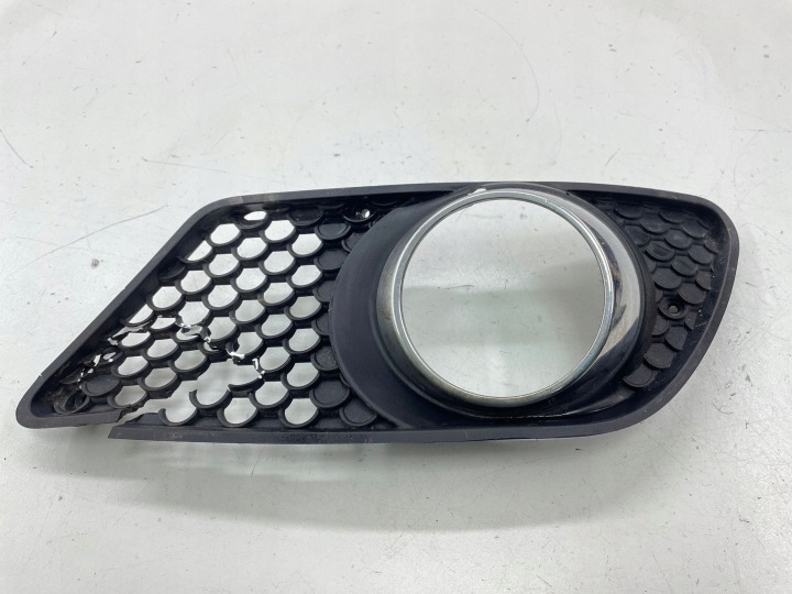 Mercedes-Benz OE A2048850353 ilmanottoaukko, puskuri