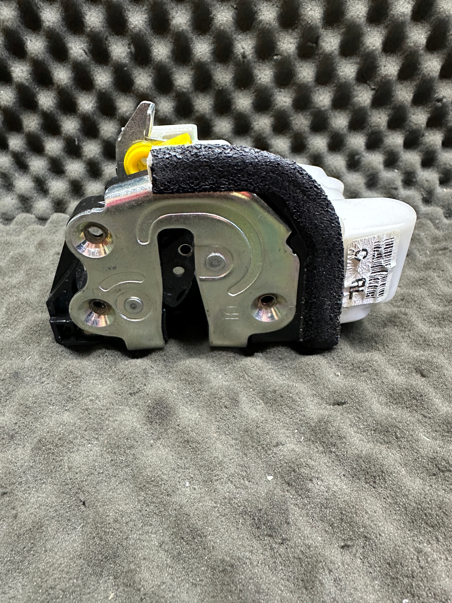 814111W010 Left Rear Door Lock Kia Rio