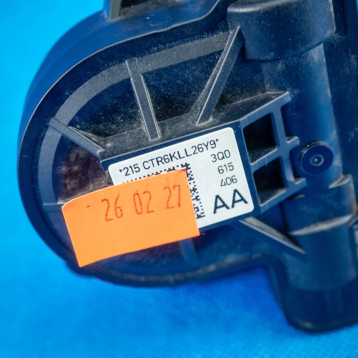 Handbremsmotor rechts Audi Q3 83A 3Q0998281A image 3