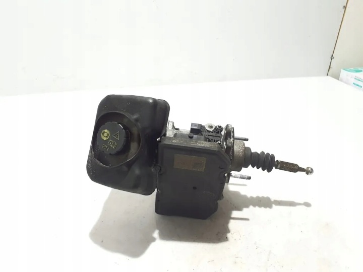 AUDI A6 C8 JARRUTEHOSTE 4K0614105P ALKUPERÄINEN