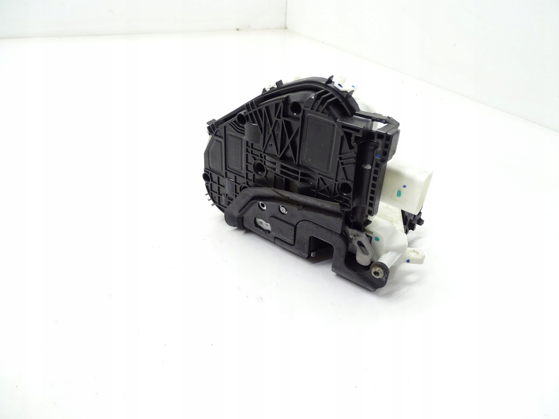 Lukko taka vasen Audi A6 C7 4G0838015M image 3