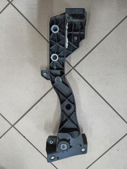 Etupuskurin vahvike muovi oikea Wrangler JL Gladiator 68617362AA