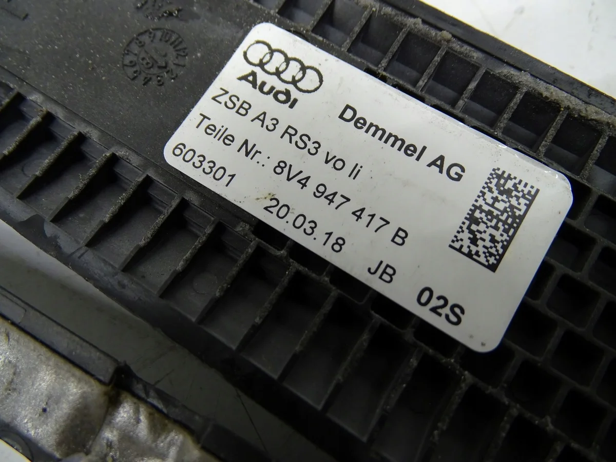 Listón umbral LED Audi RS3 8V Lift Izq/Der image 5