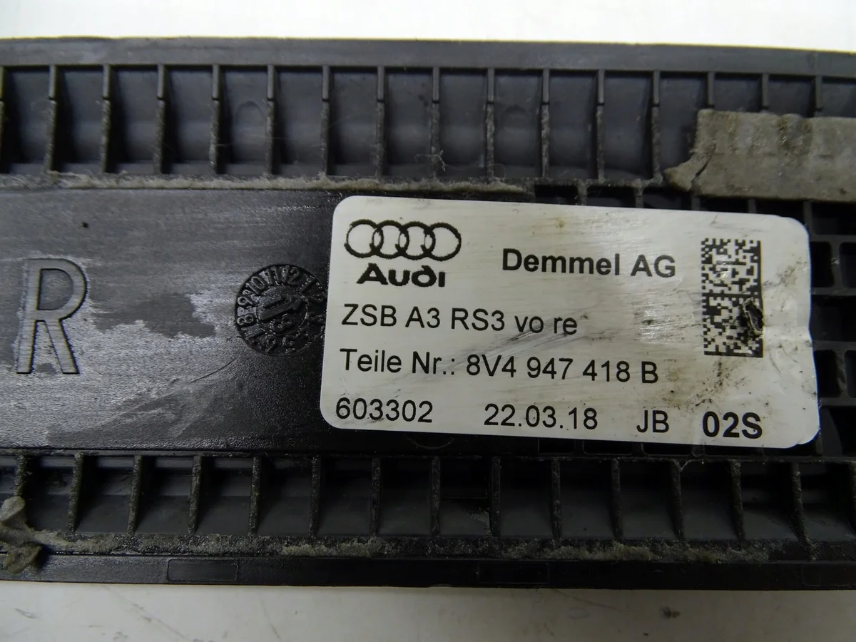 Listón umbral LED Audi RS3 8V Lift Izq/Der image 6