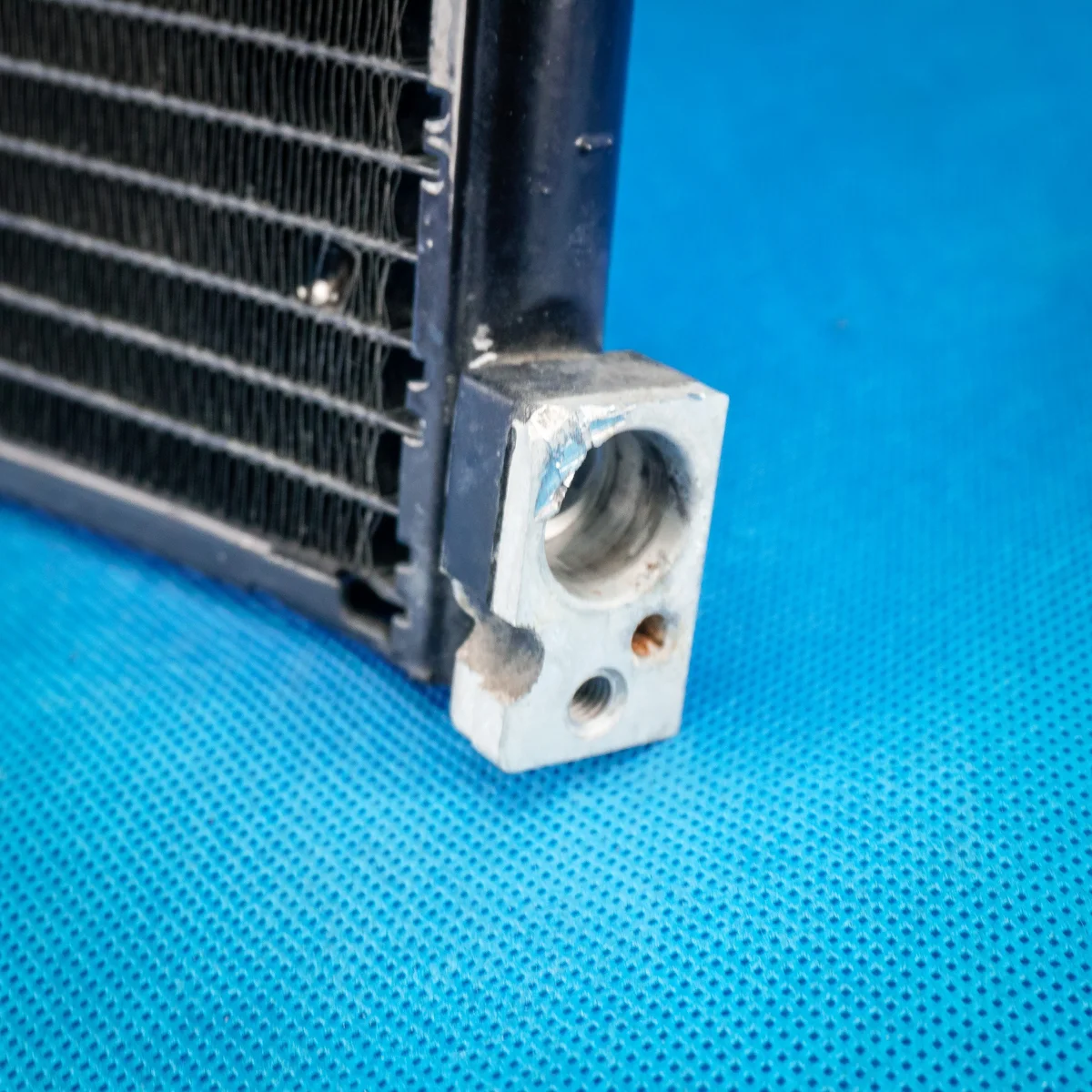 Condenseur clim Audi A4 A5 Q5 8T0260401F image 4