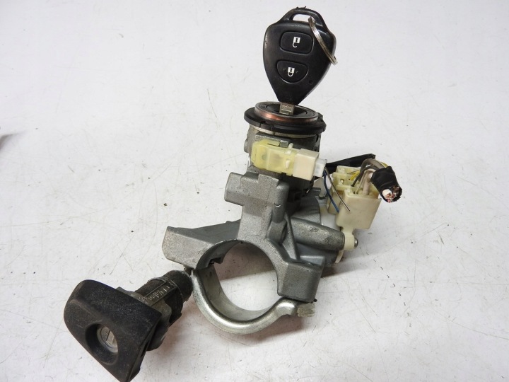 Toyota Auris I 5D 06-09 Serratura chiave inserto N0502965 45020-0203