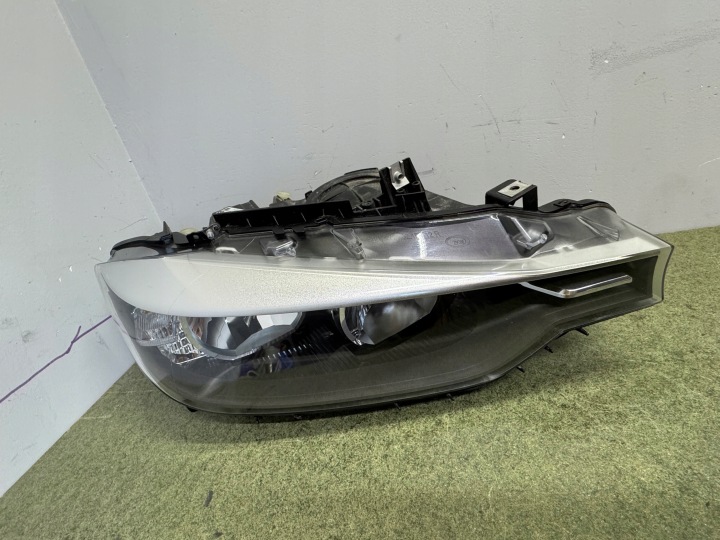 BMW 3 F30 F31 2012- oikea lamppu tavallinen 7259524