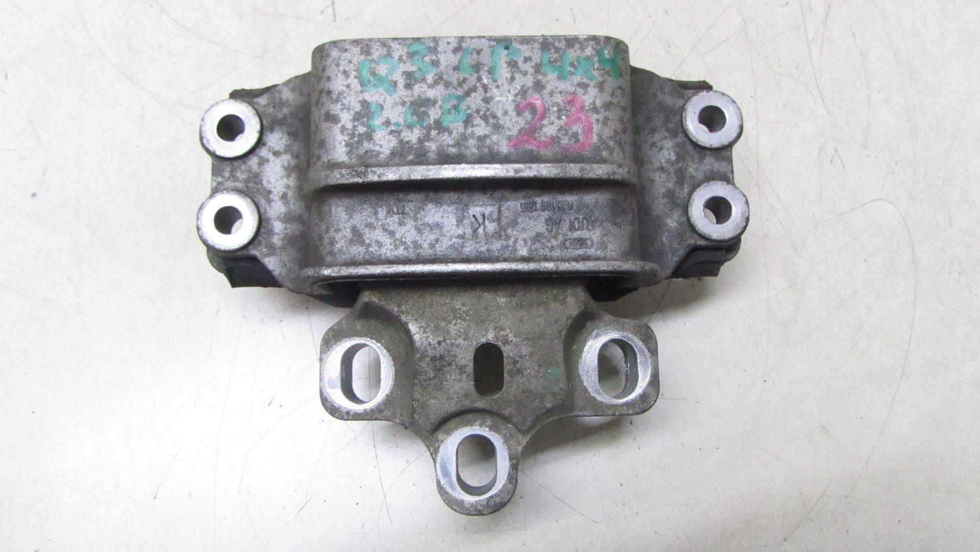 AUDI Q3 8U 2.0D Motorlager 8U0199555 image 2