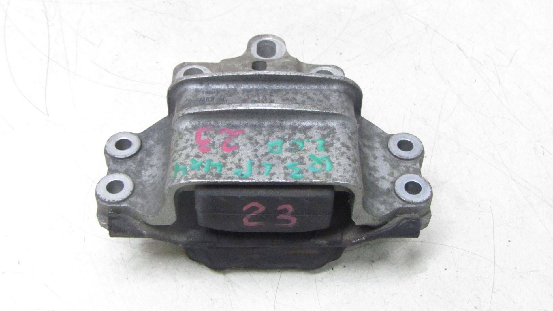 Support moteur Audi Q3 8U 2.0D 8U0199555