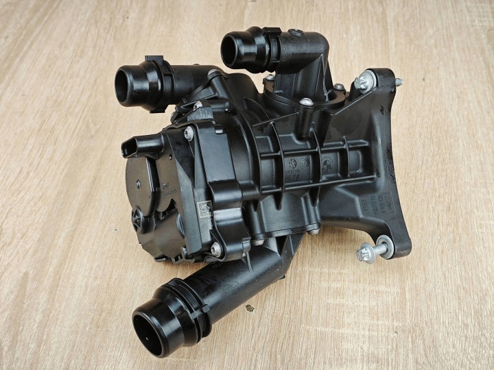 Käytetty termostaatin kotelo B58 BMW 40i X5 G05 G06 9468426 9km