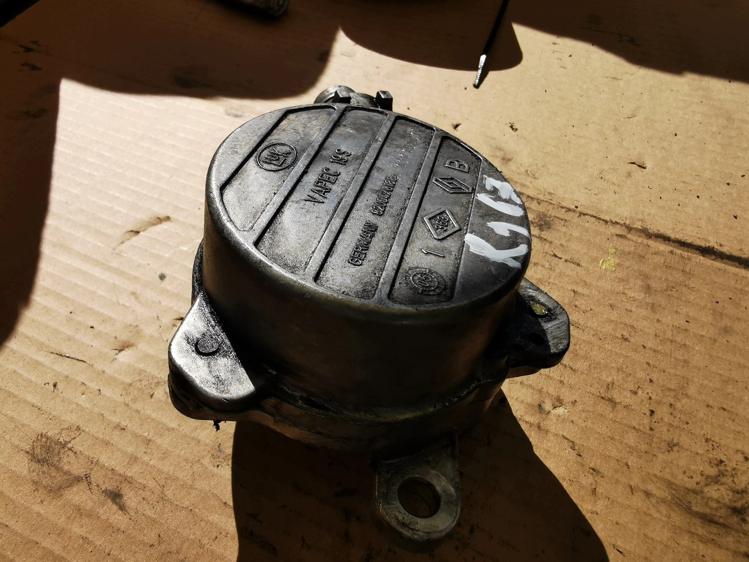Renault OE 8200478188 pompe à vide image 3