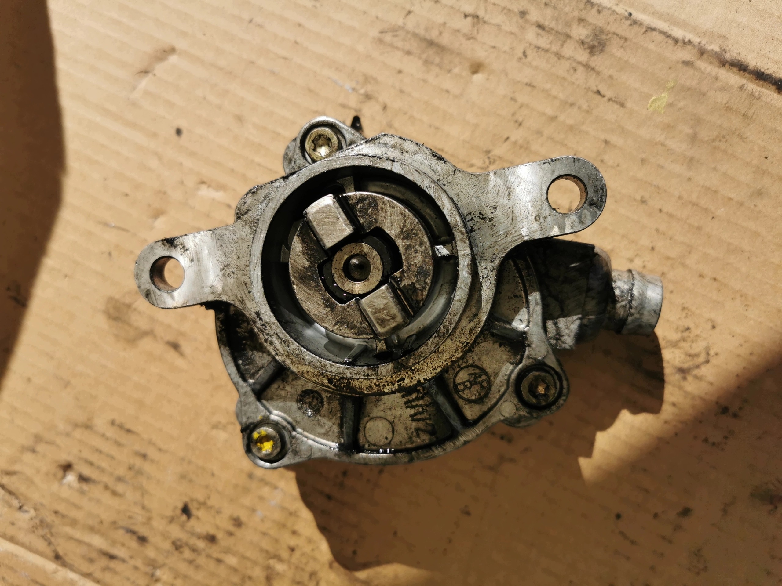 Renault OE 8200478188 pompe à vide image 4