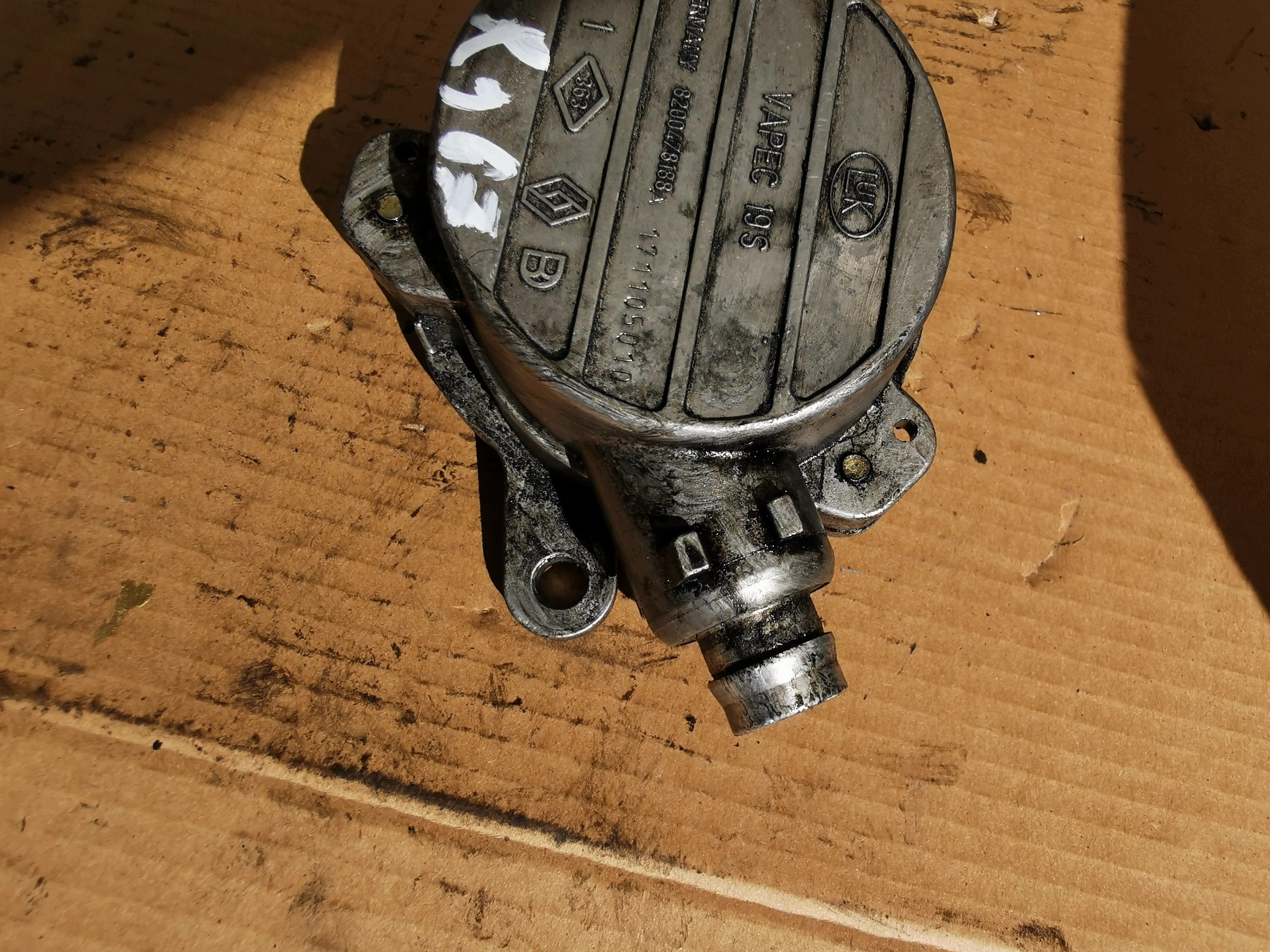Renault OE 8200478188 pompe à vide image 5