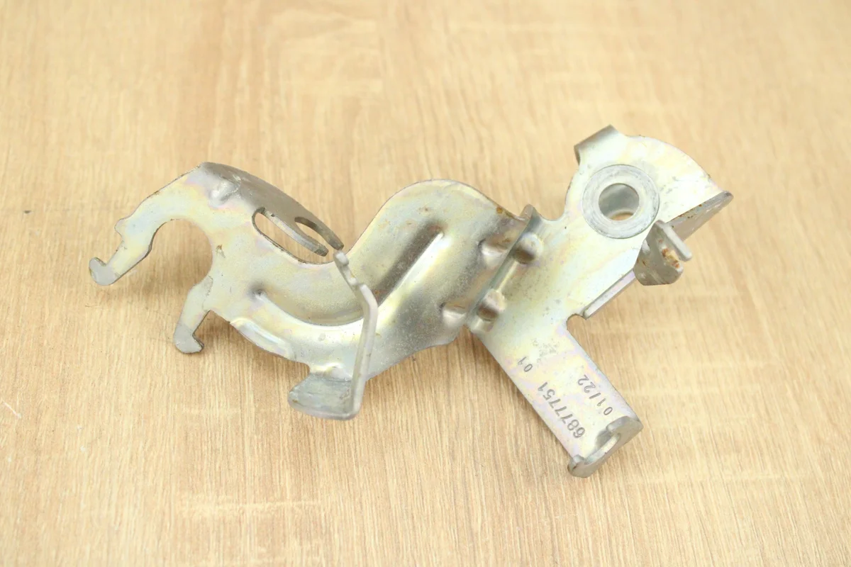 Soporte Manguera Freno BMW G26 Izq. Del.