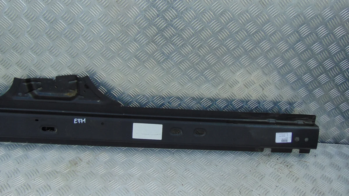 Skoda Octavia IV Right Sill Panel 5E3810438 image 3