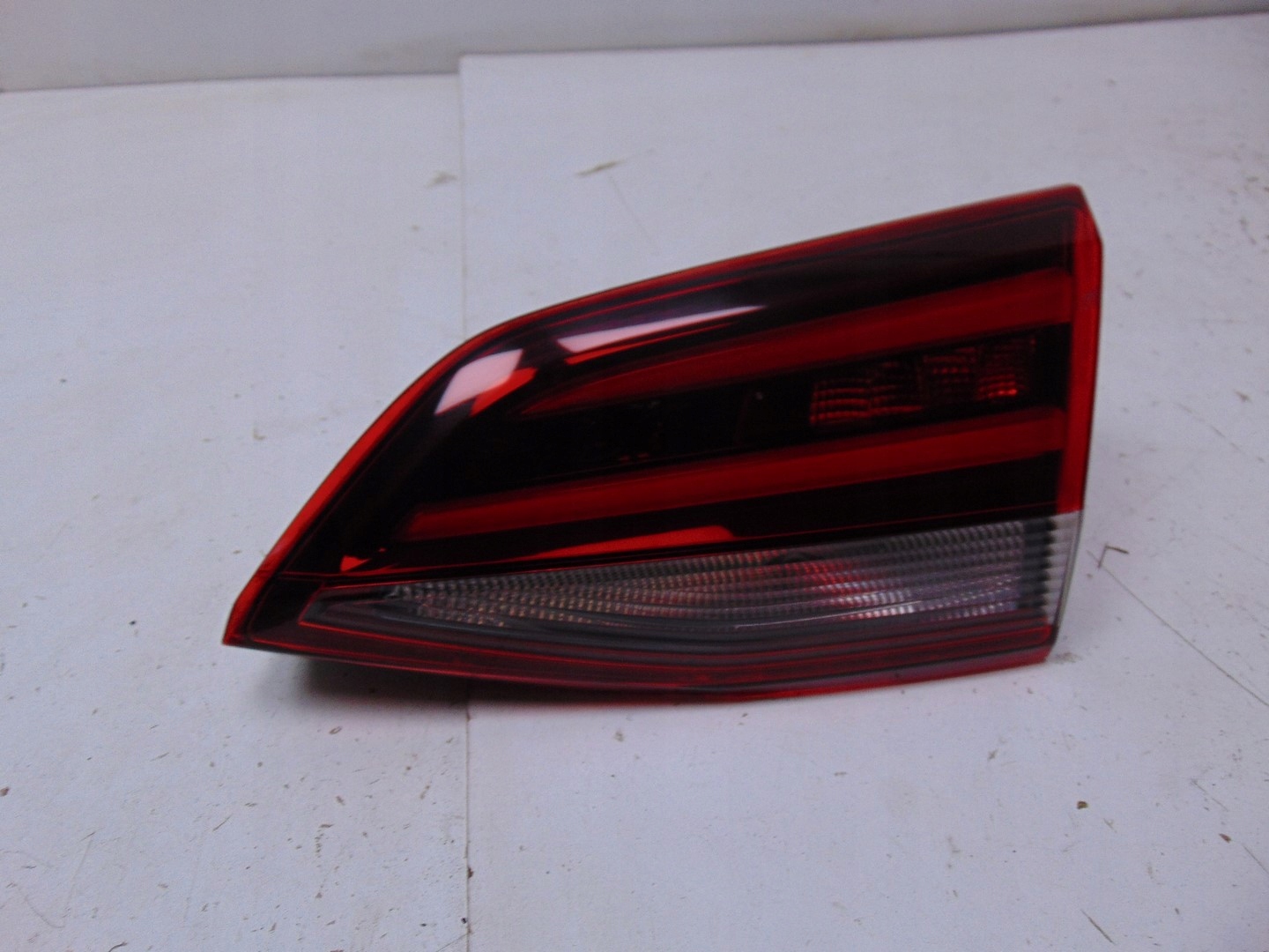 OPEL ASTRA K Lampe Arrière Droite Intérieure image 2