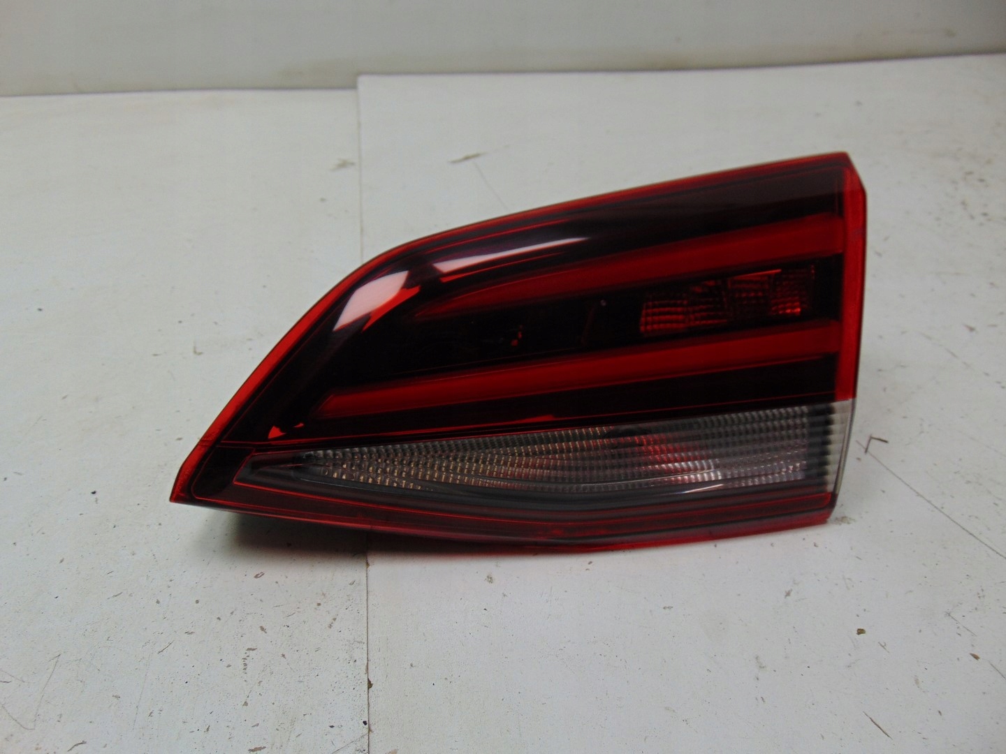OPEL ASTRA K Lampe Arrière Droite Intérieure image 3