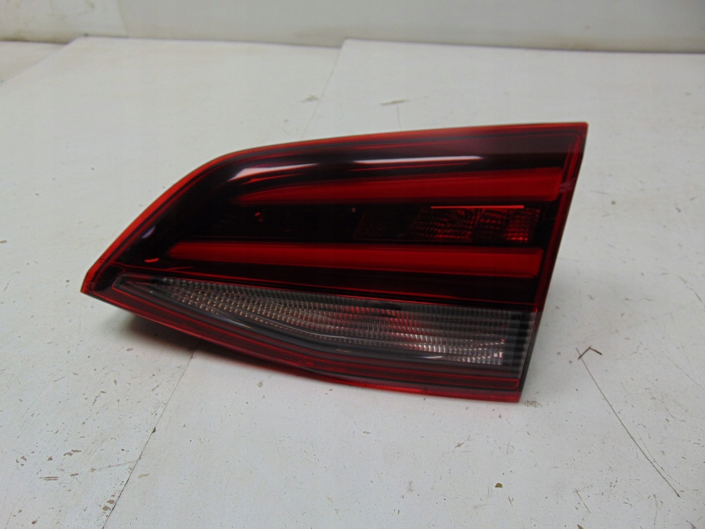 OPEL ASTRA K Lampe Arrière Droite Intérieure image 4