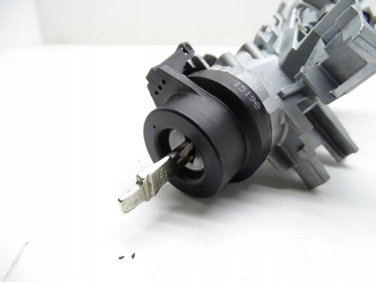 Audi A3 8V Ignition Switch Key + Blade image 5