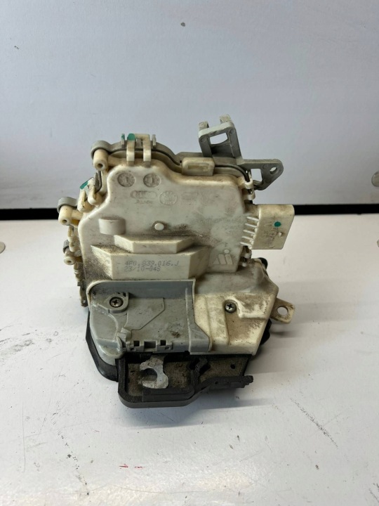 Audi OE 4F0839016J door lock