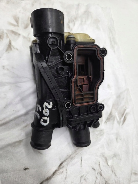 Ford OE DS7Q-8A586-AB termostaatin kotelo 2,0TDCi Euro 6