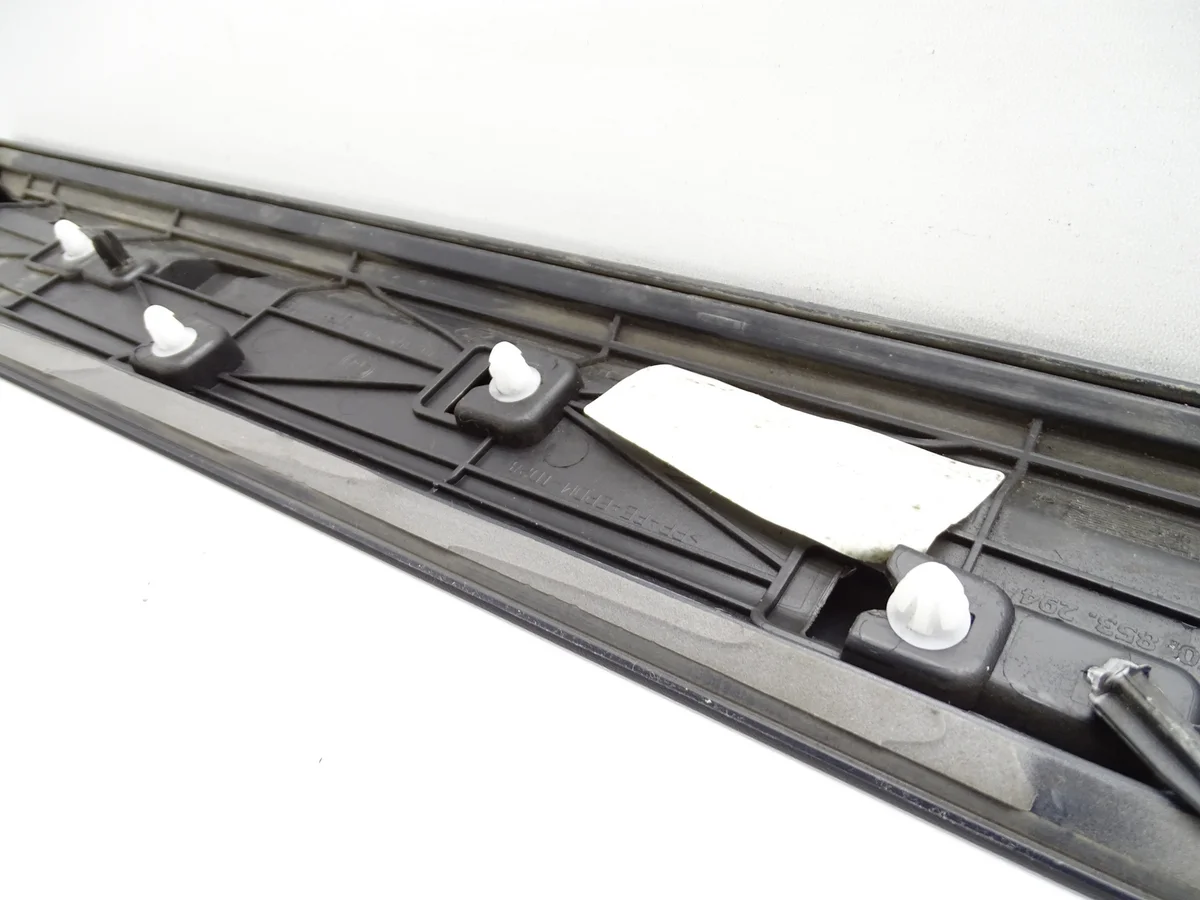 Skoda Superb III LIFT Türleiste Rechts Vorne image 9