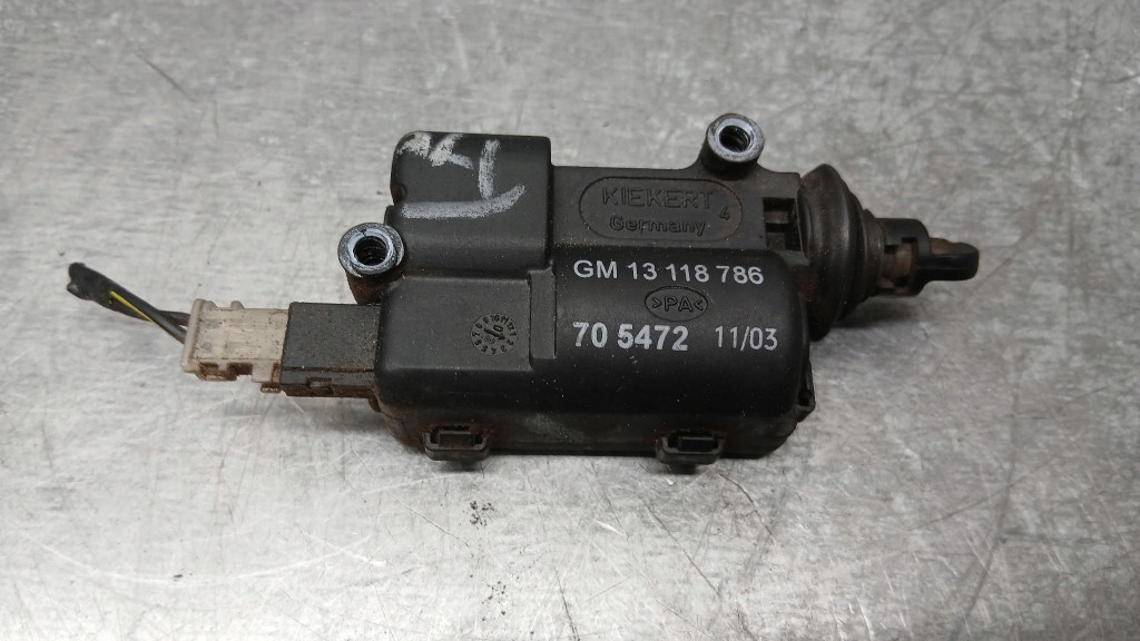 Opel Astra G polttoaineluukun saranatuki