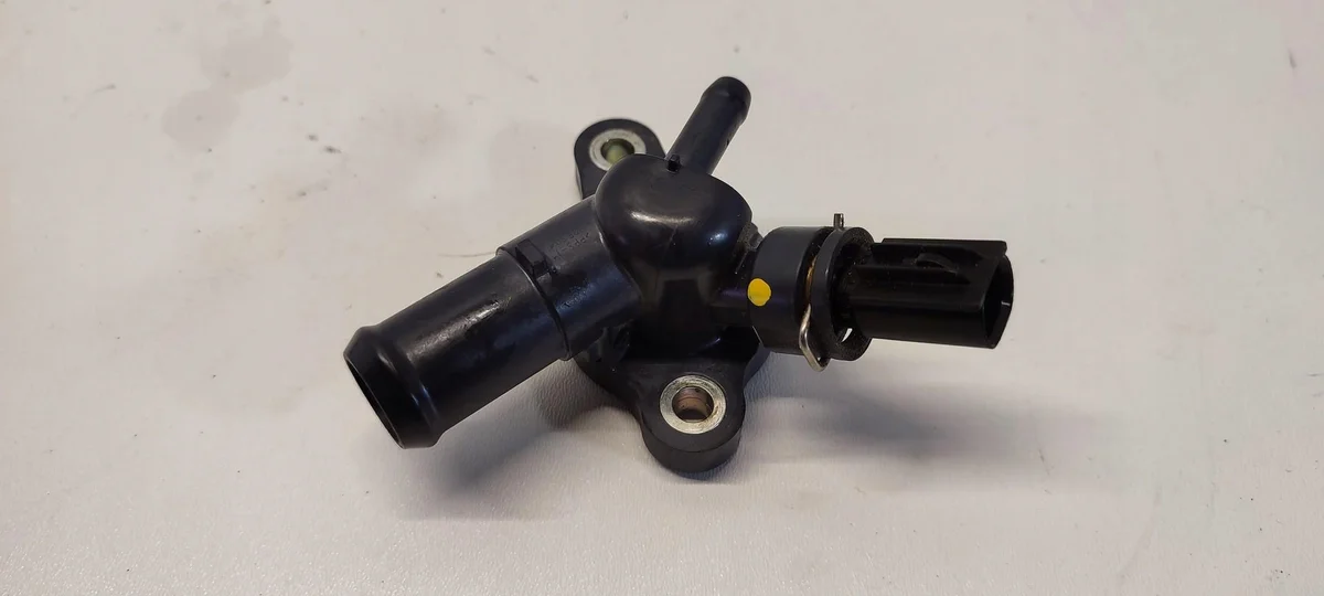 Mazda 2 Yaris IV Wasserflansch Sensor 89422-33040