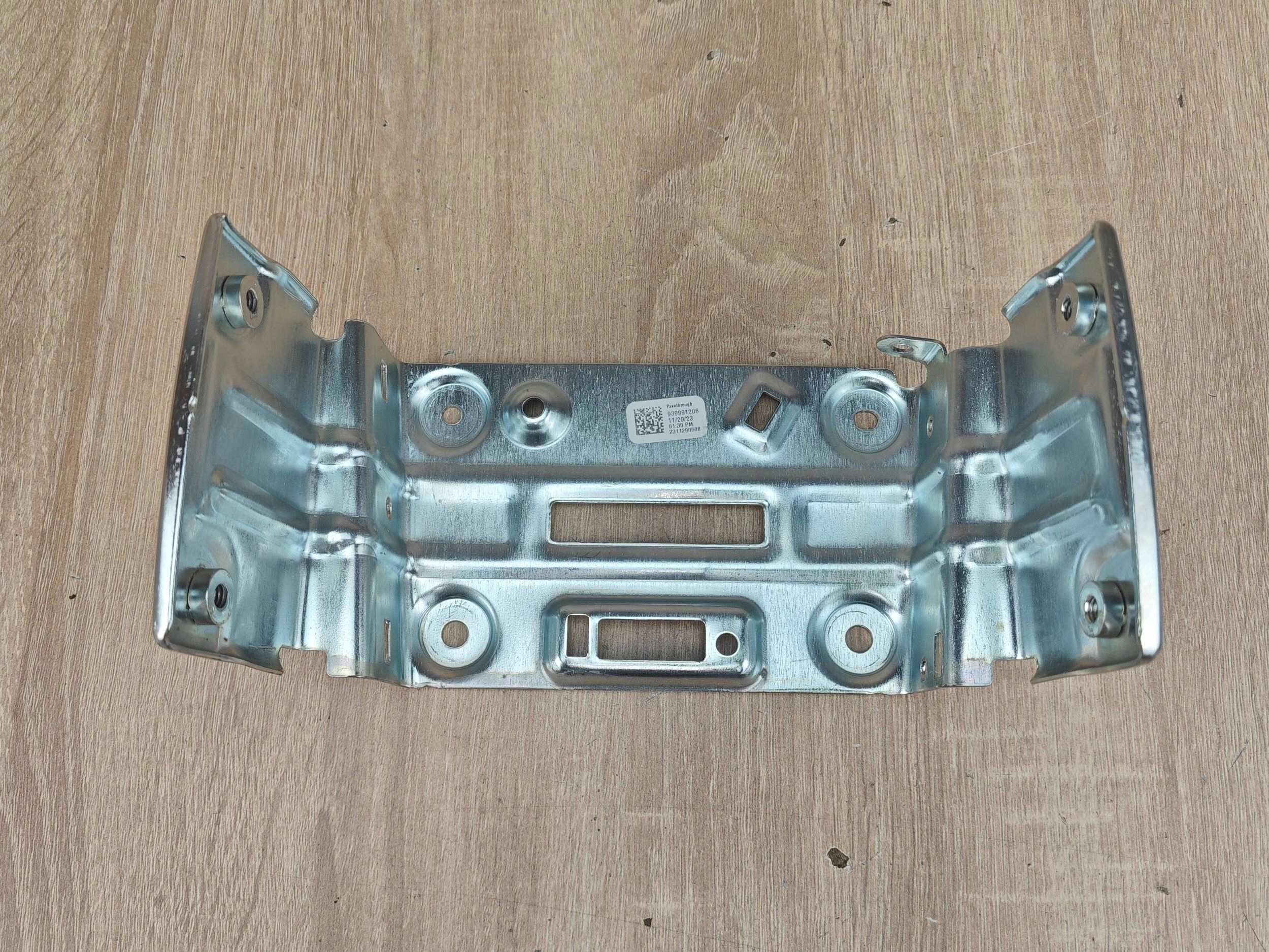BMW X5 G05 G06 keskikonsolin pidike 9399912 image 4