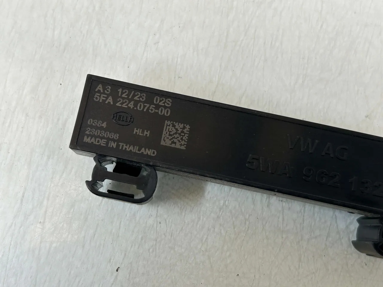 Antena interior Audi Q4 2024 5WA962132 image 3