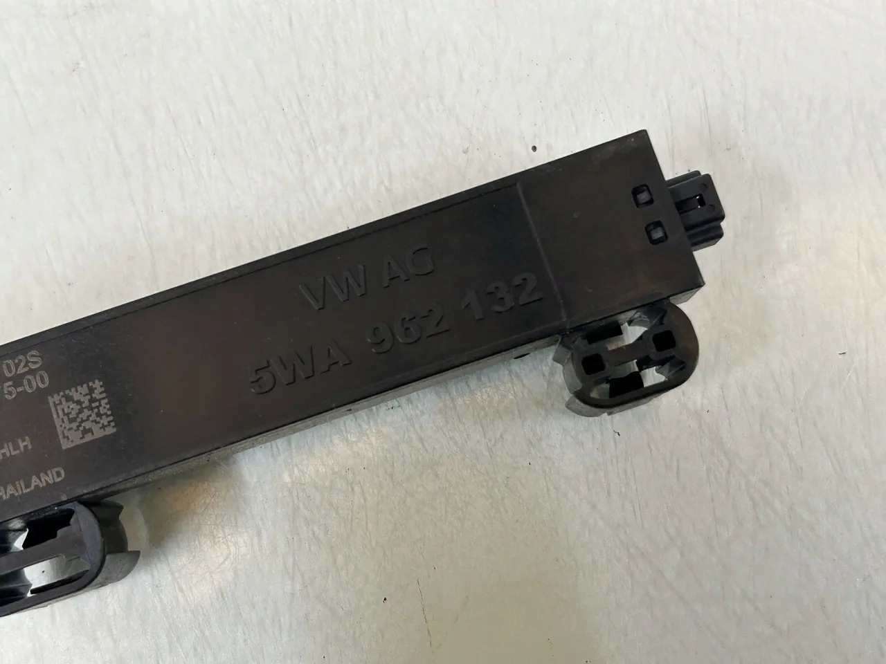 Antena interior Audi Q4 2024 5WA962132 image 4