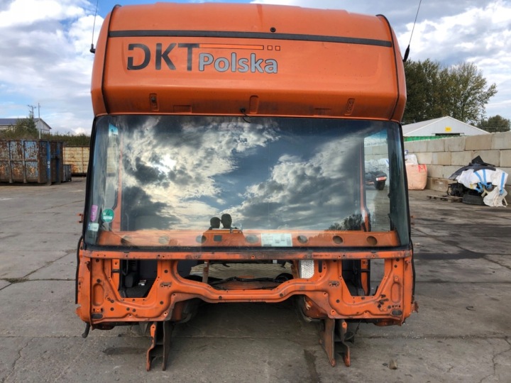 SCANIA P,G,R,T-sarjan ohjaamo punainen