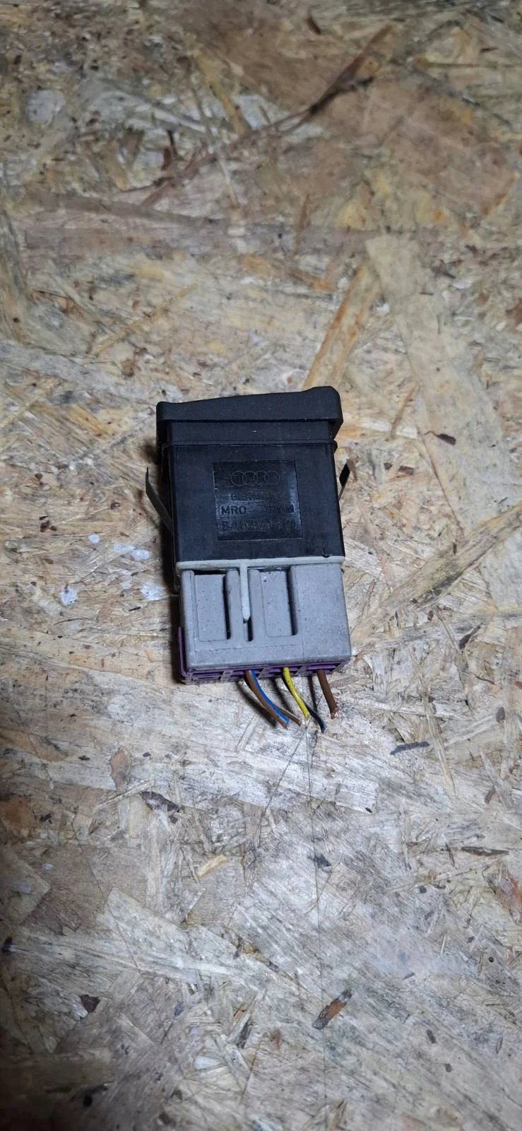 Interruptor Audi 8A0 941 301 Usado image 3