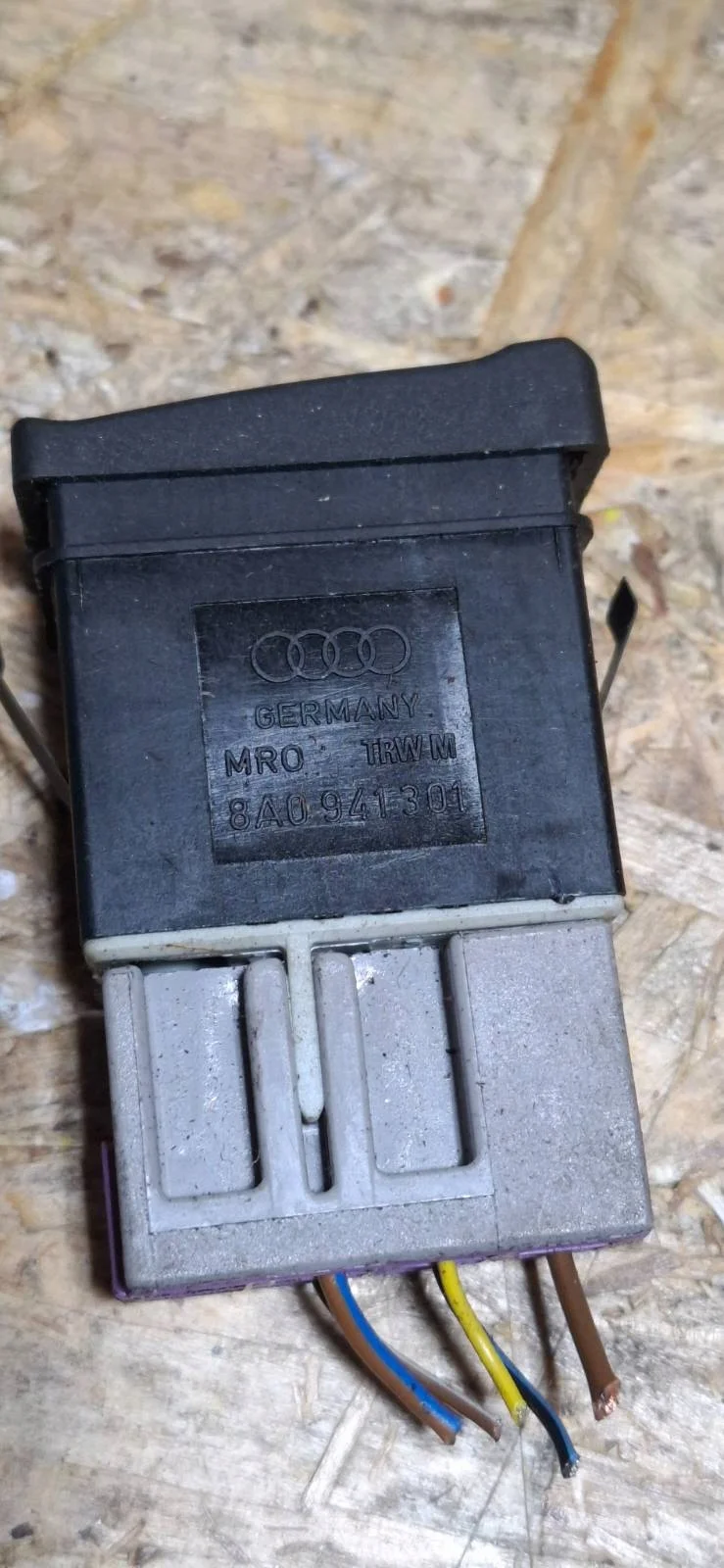Interruptor Audi 8A0 941 301 Usado image 4