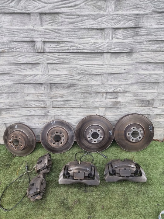 BMW X5 F15 M50D etulevyt jarrusatulat 385mm takalevyt 345mm