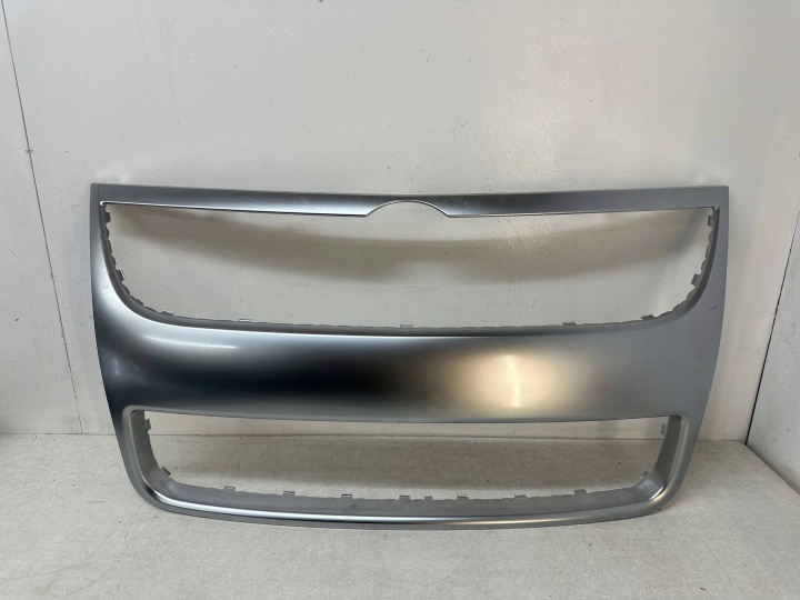 Kromikehys etusäleikössä VW Touareg 7L6 7L6853651K
