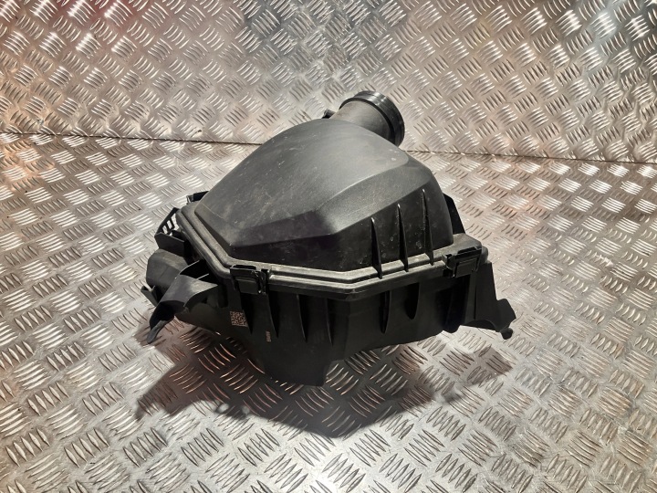 BMW X1 U11 luftfilterhus 8489429