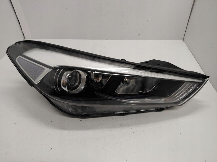 Hyundai Tucson III linssi lisävalolla oikea 92102D7101