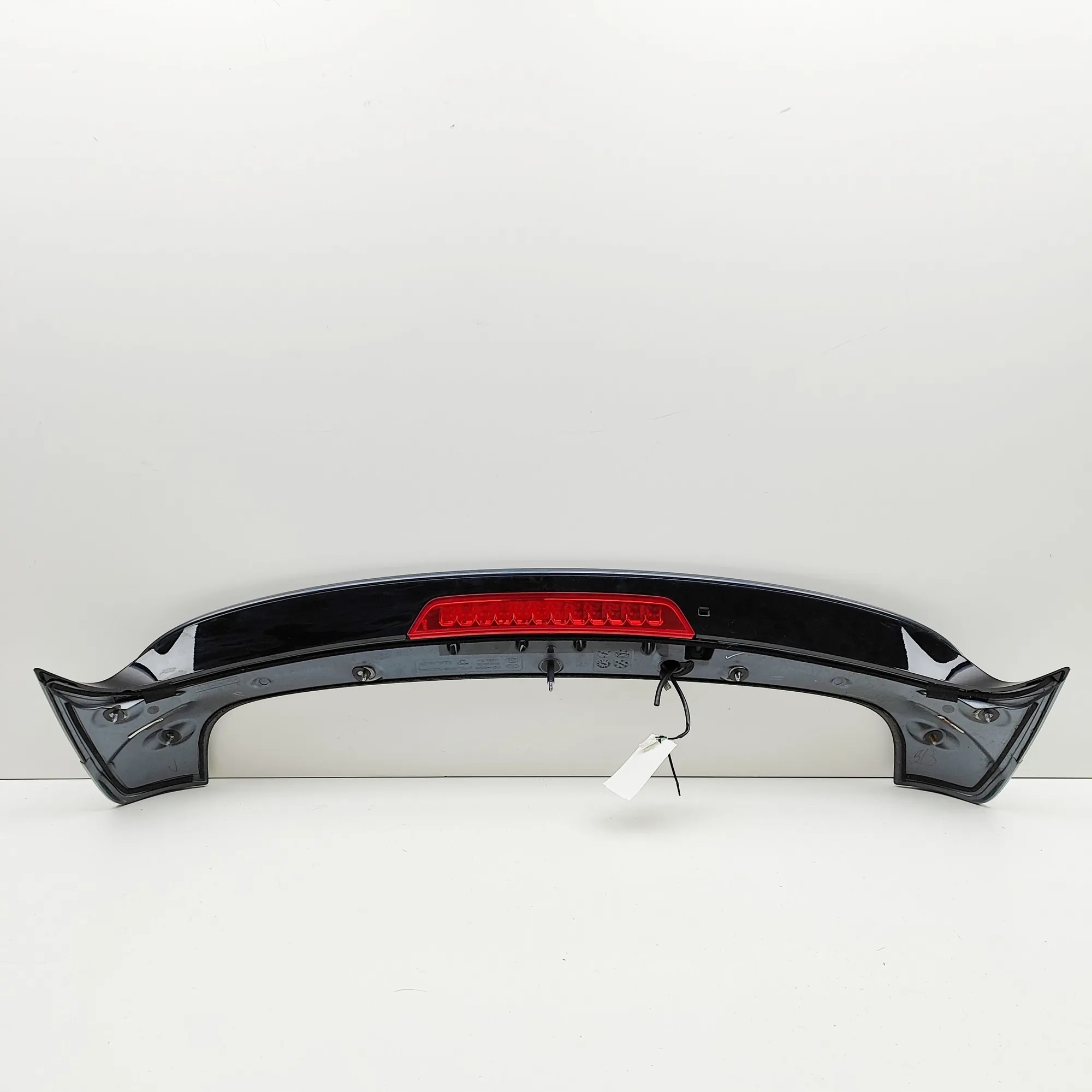 Hyundai 87211D7200 Spoiler Käytetty