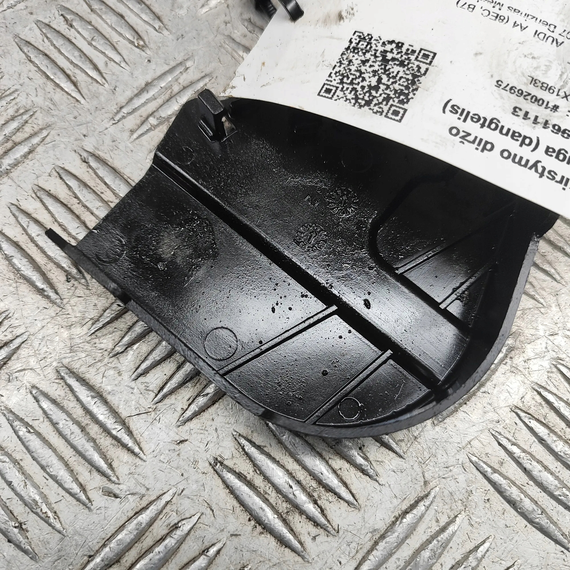Audi A4 jakuantin suojus 06D103340 image 6