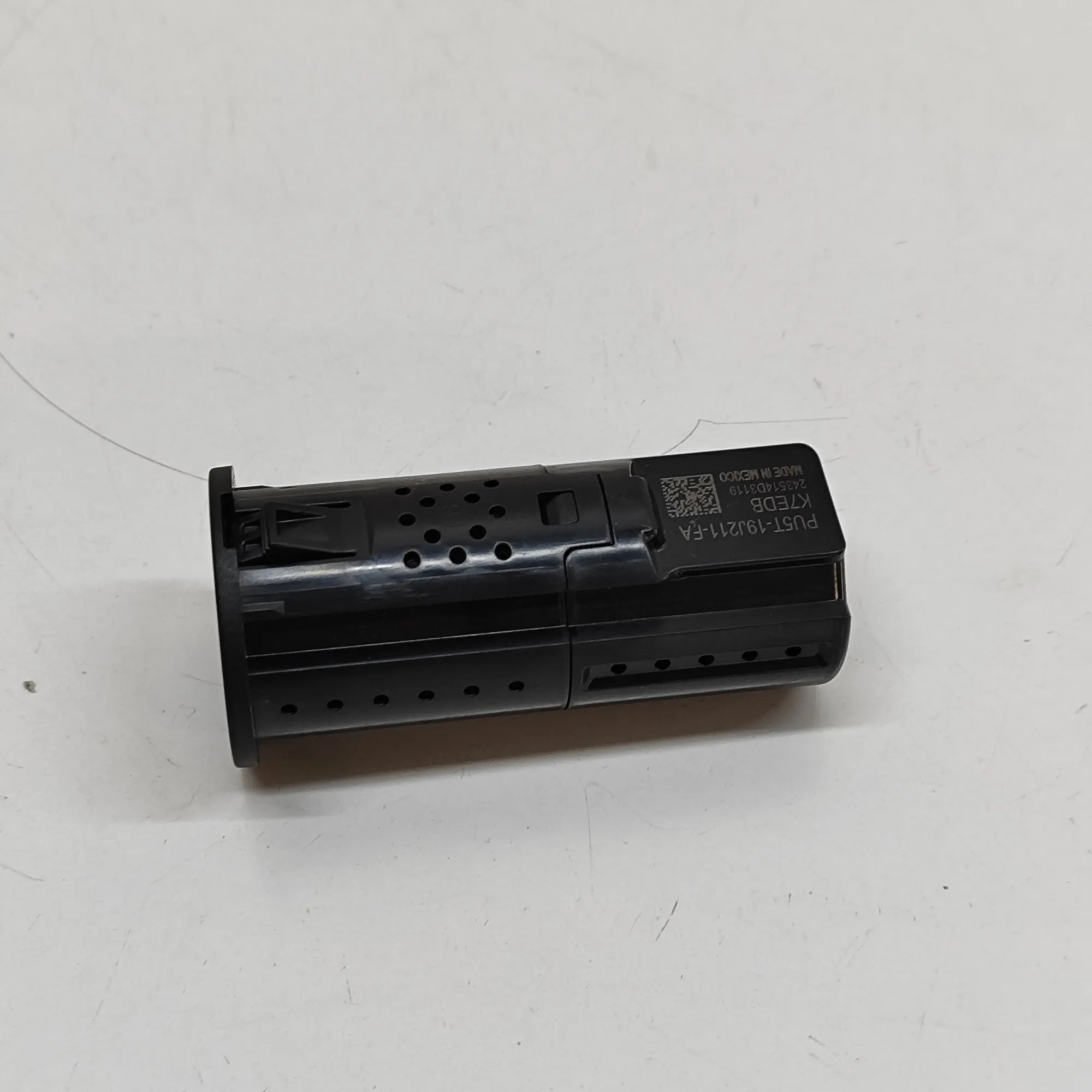 USB Ford Kuga III 2.5 Hybrid 2024 PU5T19J211FA