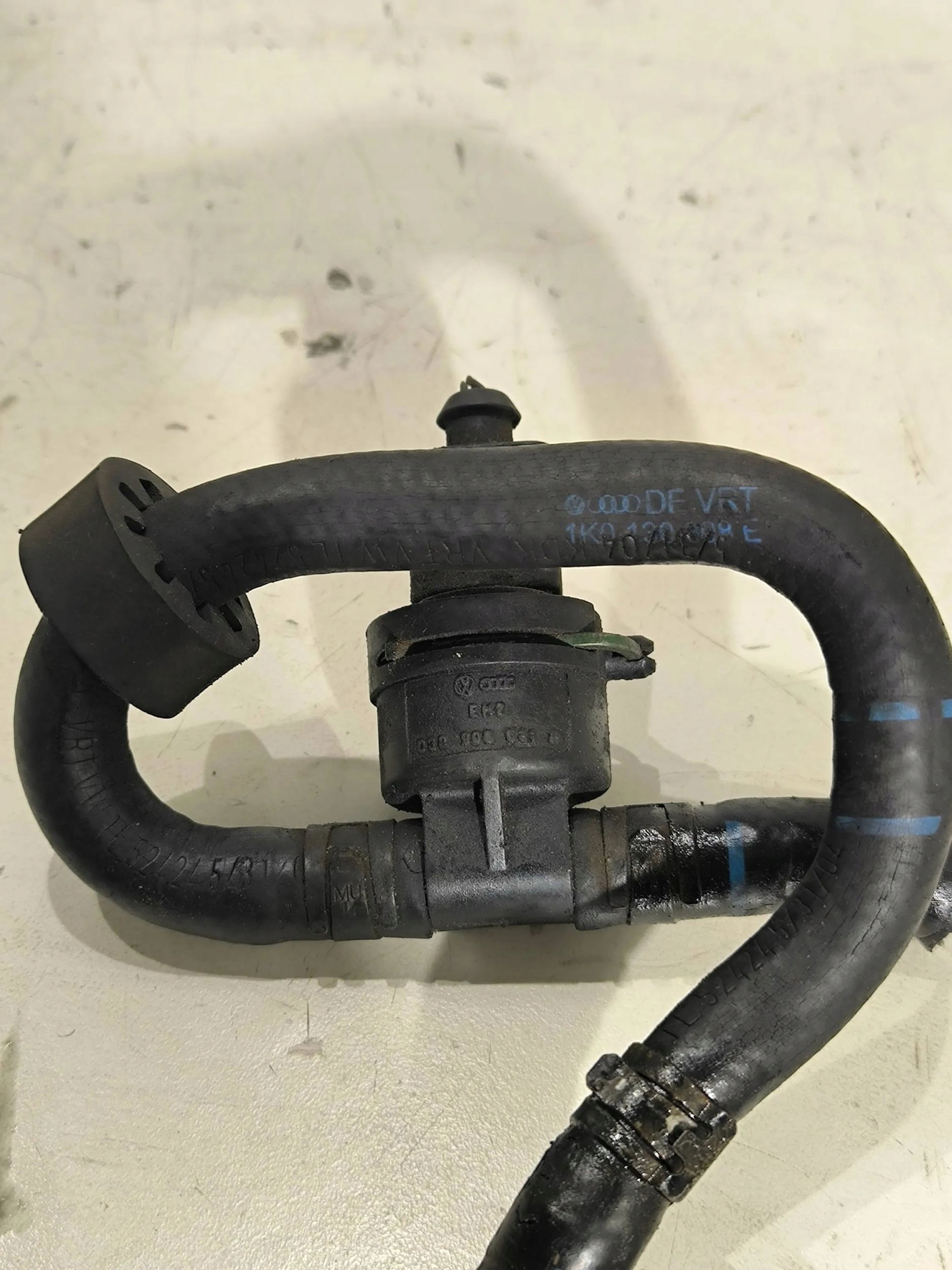 Sensor temperatura combustible Audi A3 S3 8P 038906w81 image 3